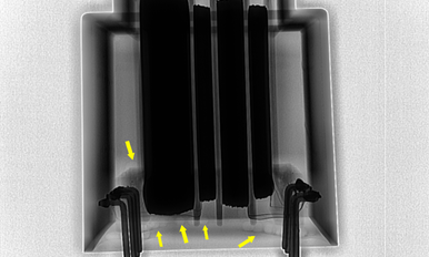Röntgenbild einer unter Atmosphäre vergossenen Spule mit Lufteinschlüssen